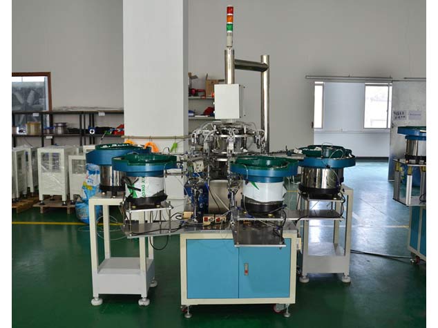 Automatic assembly machine of light tube lamp cap cam