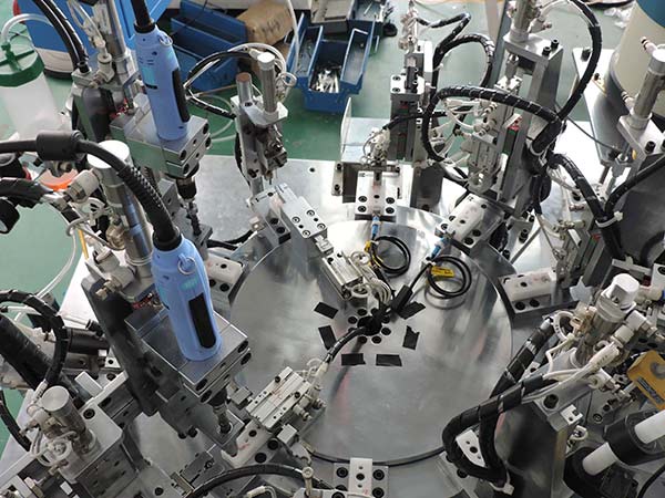 Automatic assembly machine for wire rope hanging code