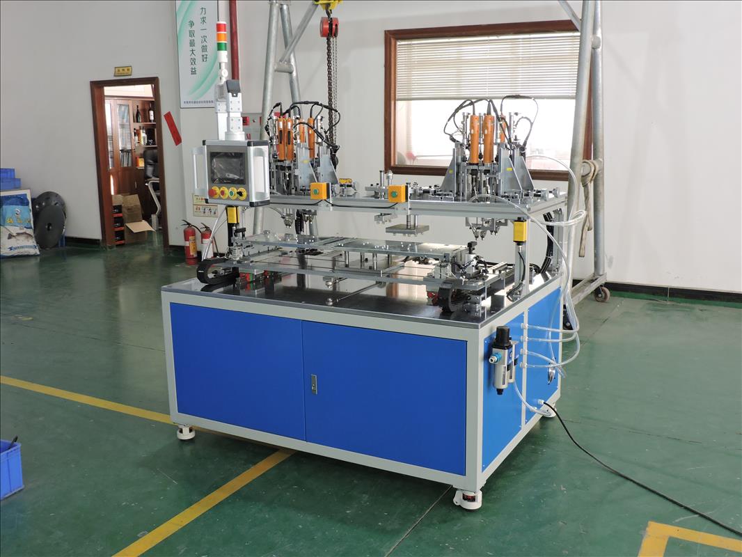 箱體自動(dòng)鎖螺絲機(jī)