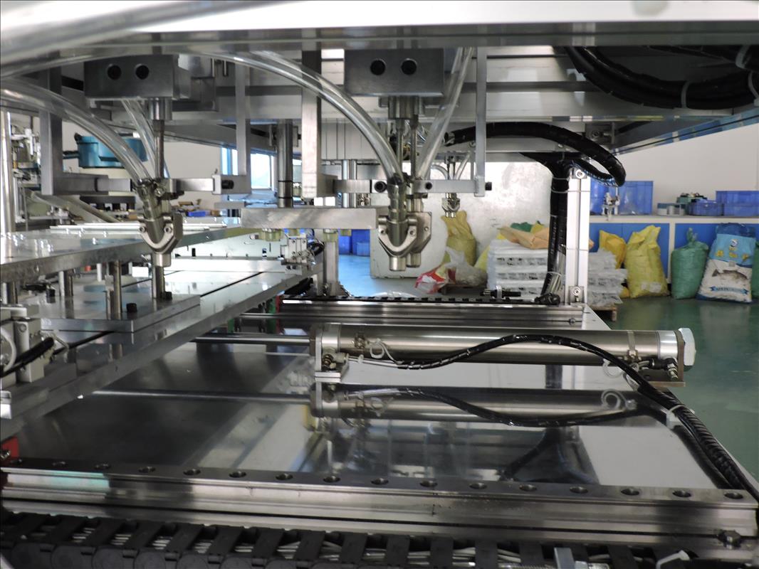 箱體自動(dòng)鎖螺絲機(jī)