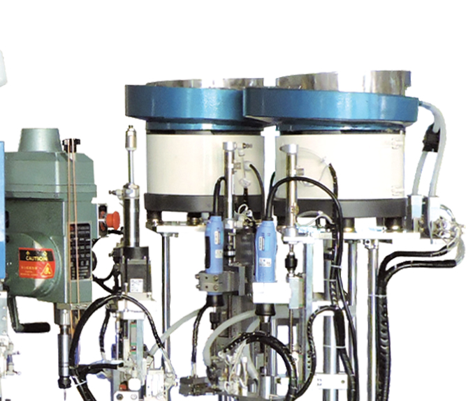 Automatic tapping screw machine for hinge base