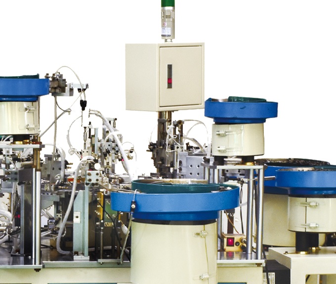 Two section force hinge automatic assembly machine