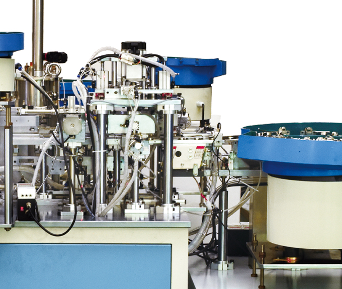 Two section force hinge automatic assembly machine